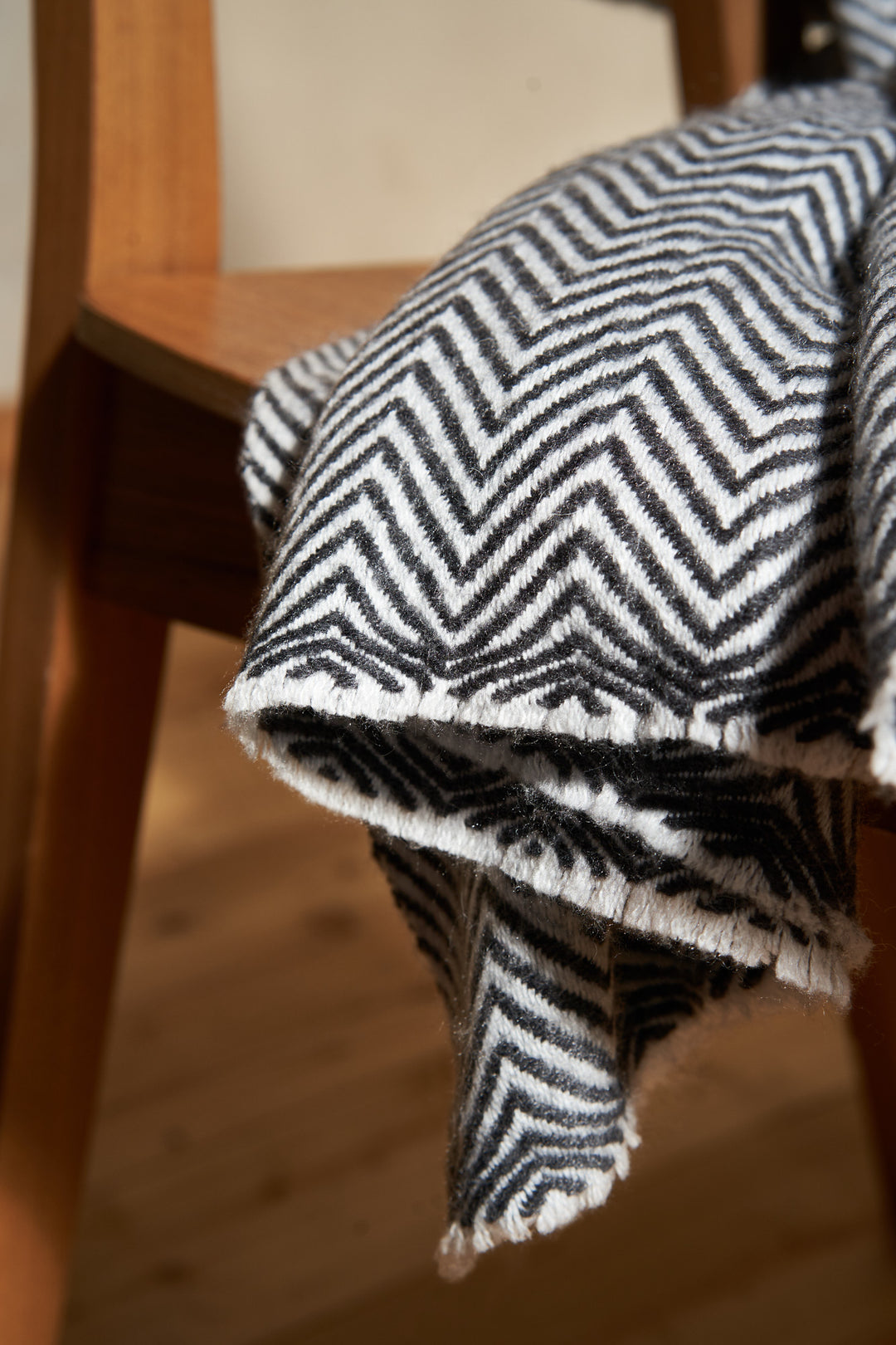 Luxury blanket maui from 100% cashmere | 140x250 cm | Black-and-white