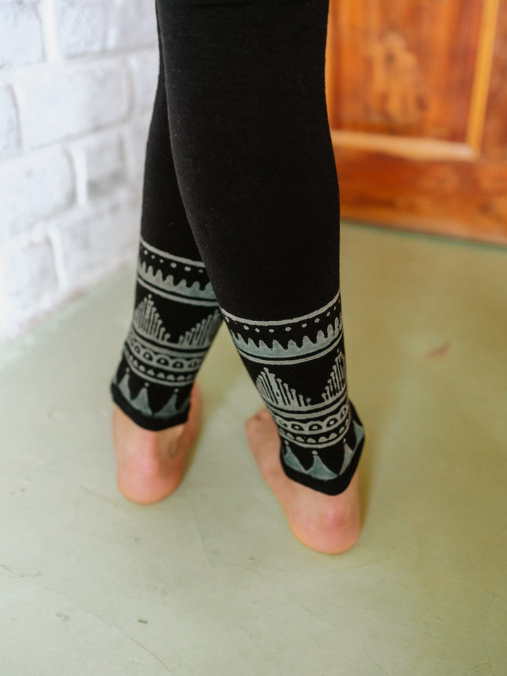 Cropped block print leggings ~ black