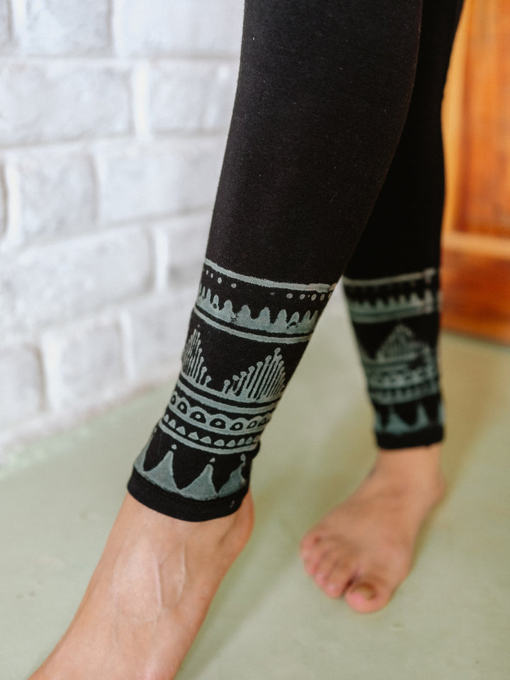 Cropped block print leggings ~ black